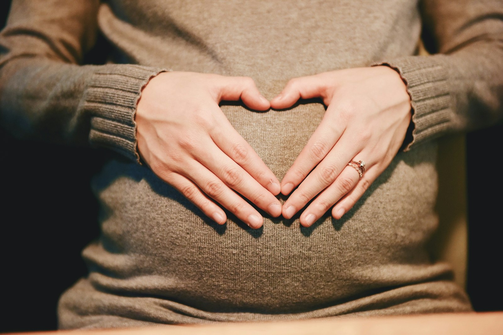 Grossesse, accouchement, post-partum : accompagnement en sophrologie prénatale et en psychothérapie périnatale par Anaïs Leneau