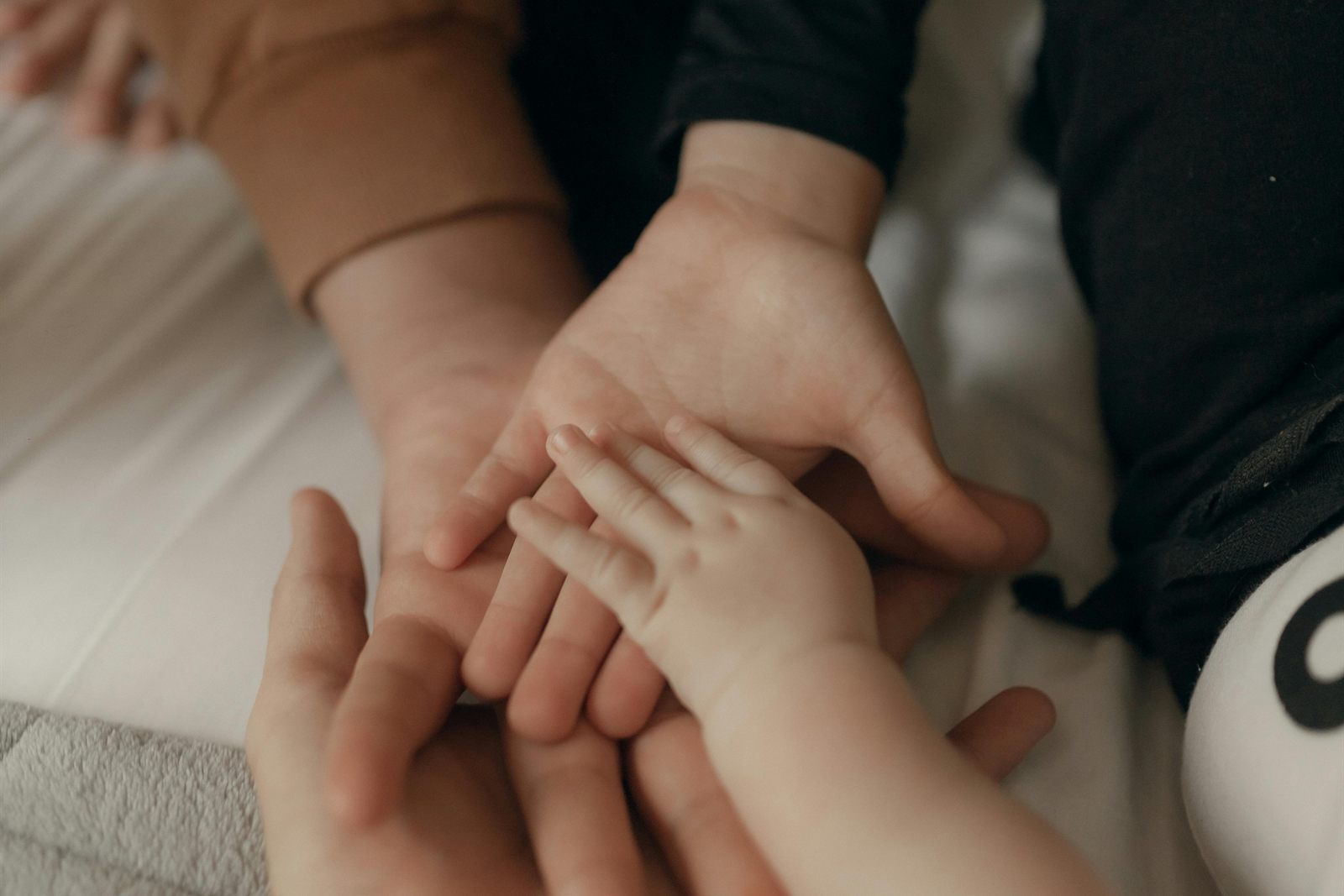 Êtres incarnés et relationnels : l'union entre soi et l'autre, image symbolisant le lien thérapeutique en psychothérapie et sophrologie avec Anaïs Leneau à Rueil-Malmaison et Aumale